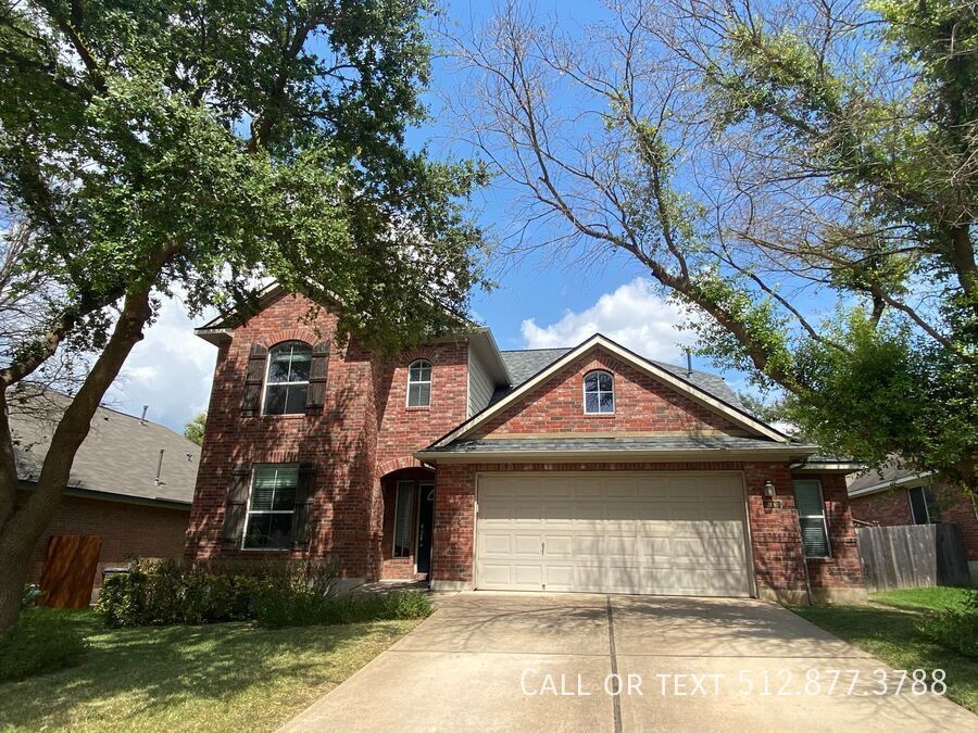 Primary Photo - Spacious Larger 4 Bedroom 3 Bathroom Home ...