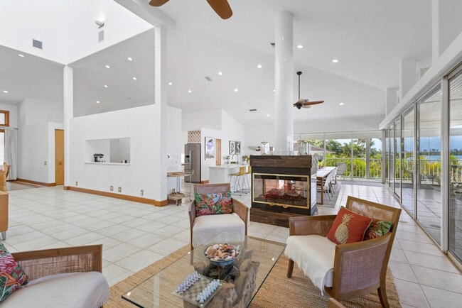 Building Photo - 3208 Bay Dr