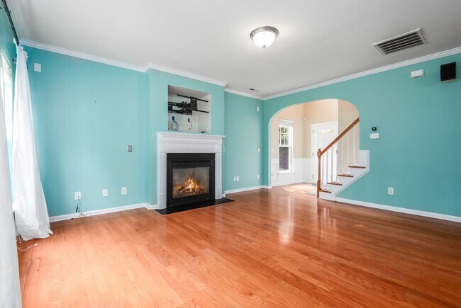 Foto del edificio - Beautiful Home in Lochside Neighborhood