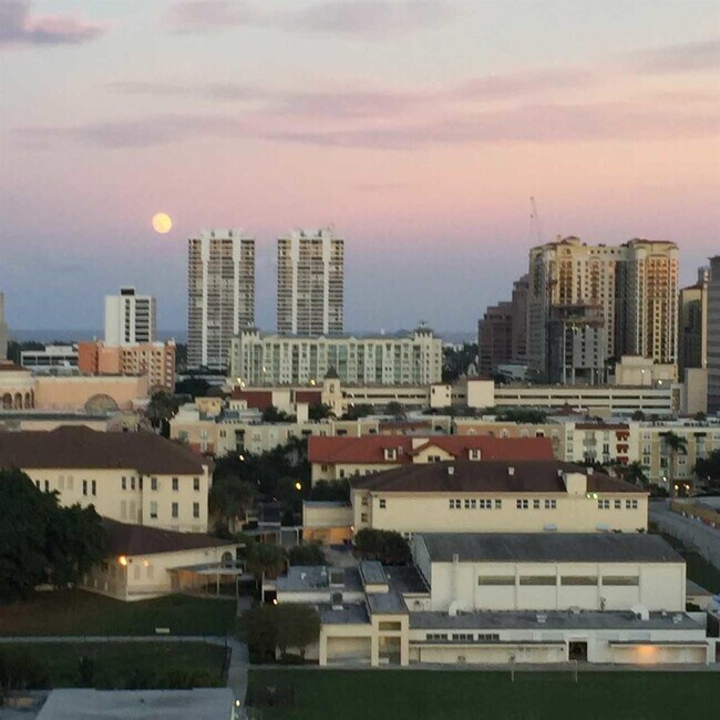 Foto del edificio - 616 Clearwater Park Rd