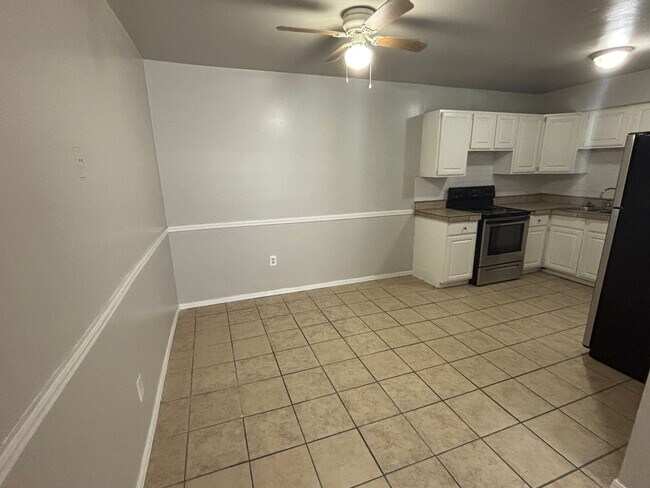 Foto del edificio - 2 Bedroom, 1.5 Bathroom 1st Floor Condo wi...