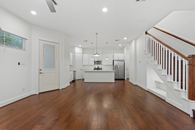 Foto del edificio - Charming 2-story home in a private Community!
