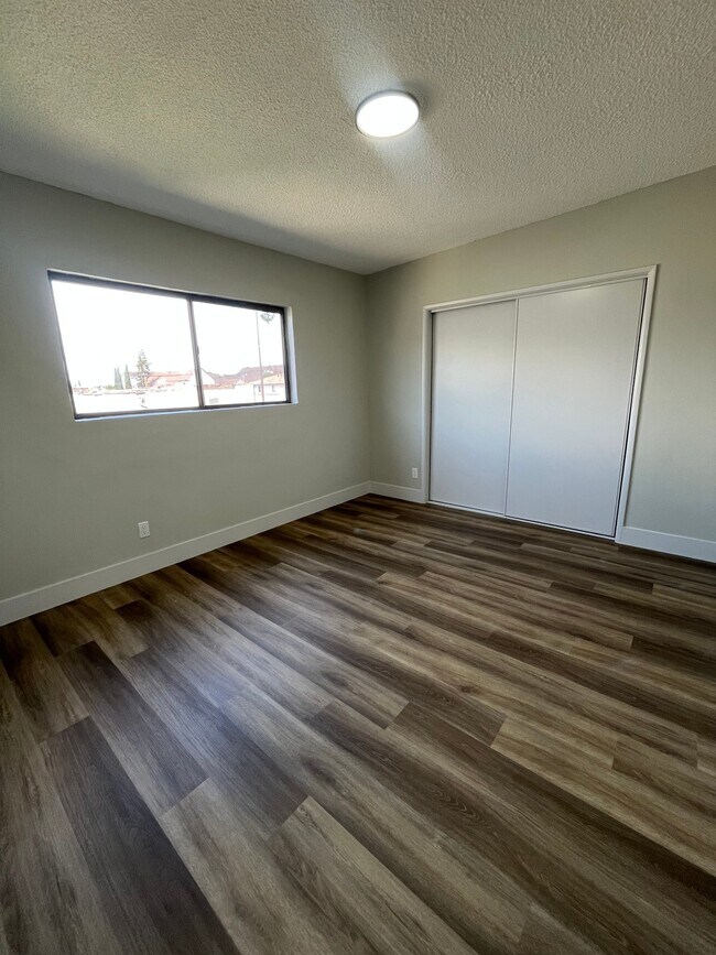 Foto del edificio - 8029 S Hoover St
