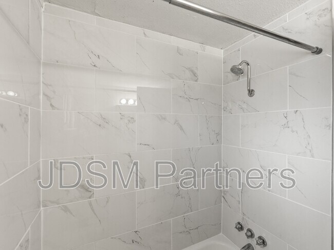 Foto del edificio - 2860 W 32nd Ave