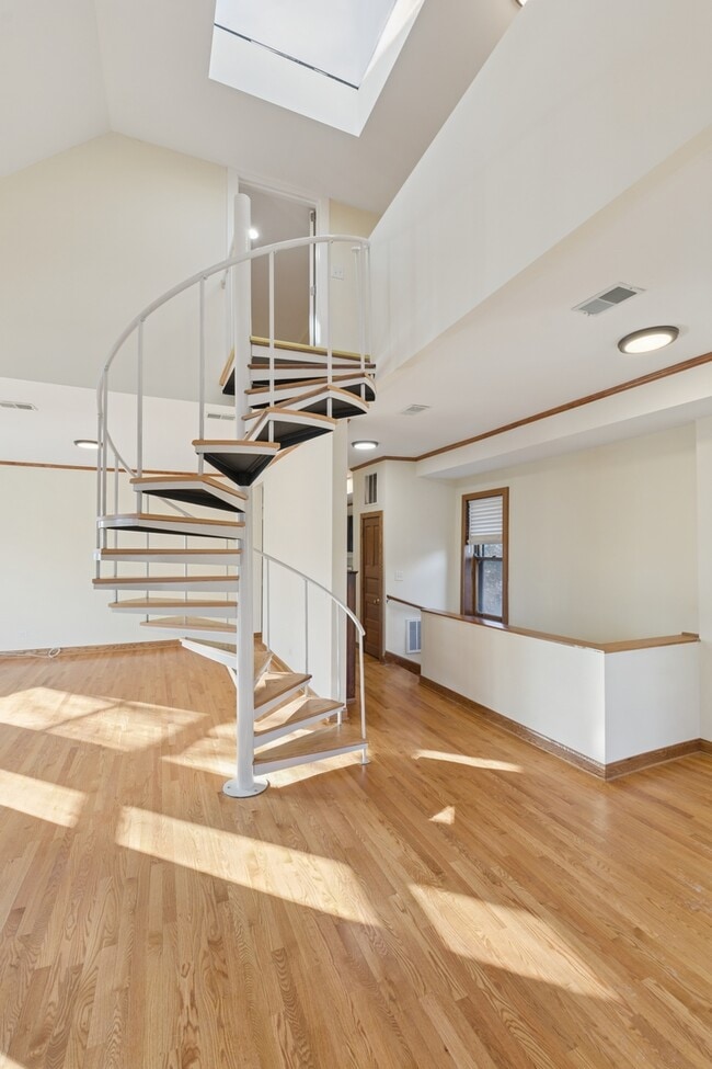 Foto del edificio - 5202 N Lakewood Ave