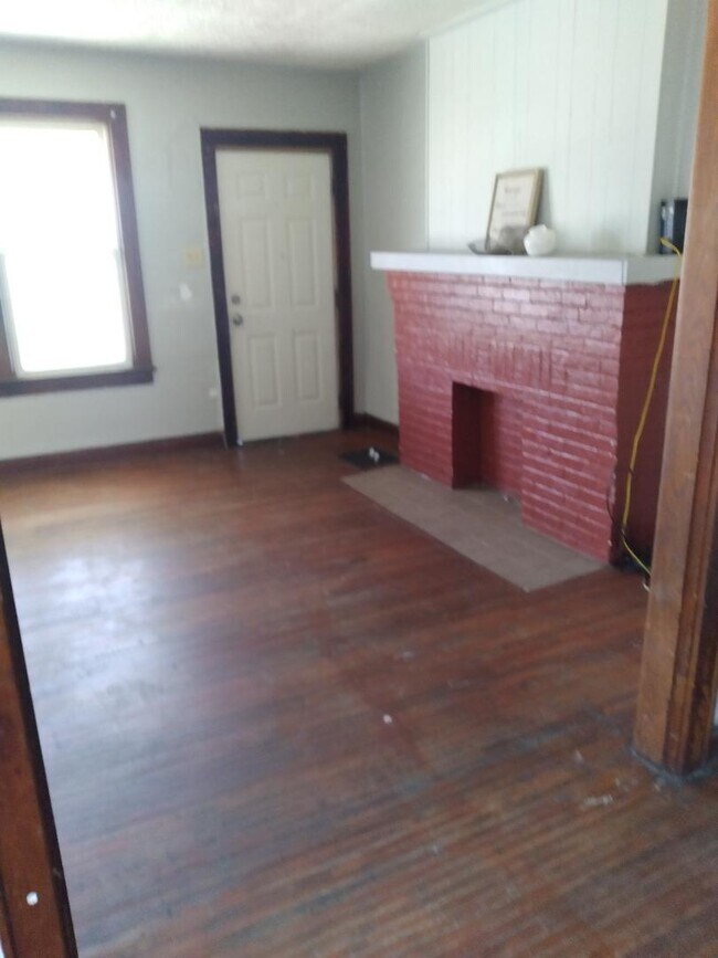 Building Photo - 119 N Wheatland Ave