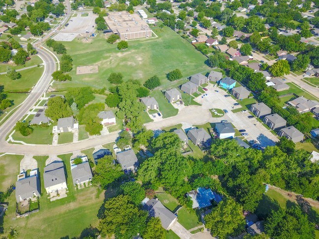 Foto del edificio - 500 Sinclair Dr