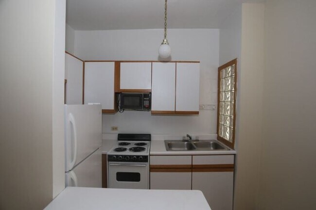 Foto del edificio - 640 W Barry Ave
