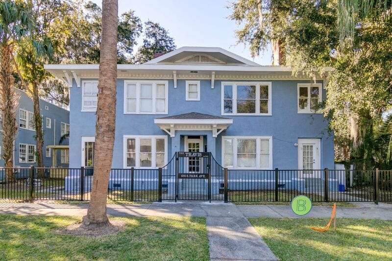 Primary Photo - 606 S Park Ave