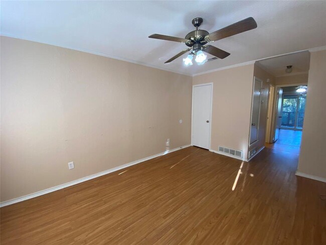 Building Photo - 301 Shady Grove Dr