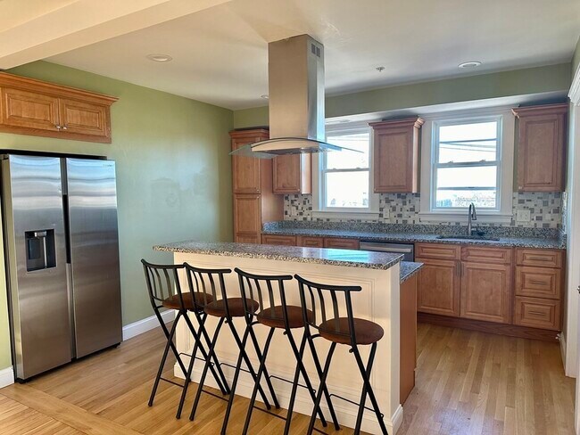 Building Photo - 161 Bellingham St