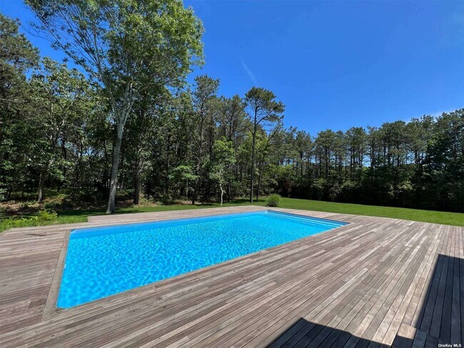 Foto del edificio - 8 Whippoorwill Ct