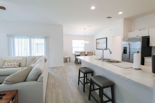 Foto del edificio - 7673 Woodley Ter