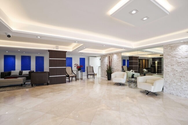Building Photo - 1167 Hillsboro Mile