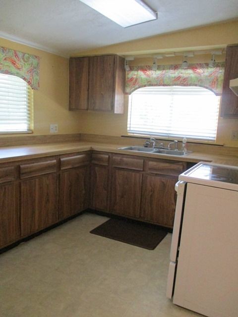 Foto del edificio - 350 S.Lawrence Blvd -- LEASE PENDING