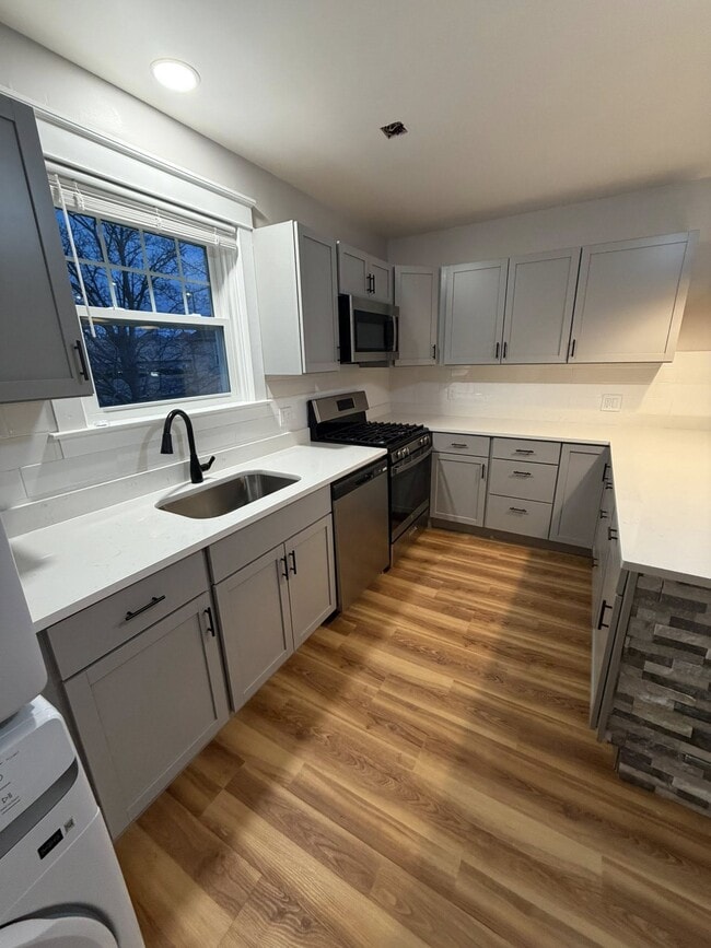 Foto del edificio - 936 S Main St