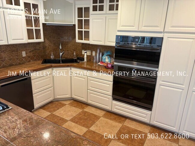 Foto del edificio - 1871 S Main Ave