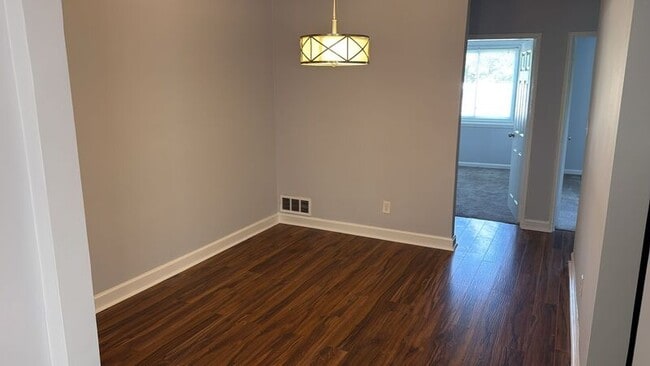 Foto del edificio - 866 Bellevue St SE