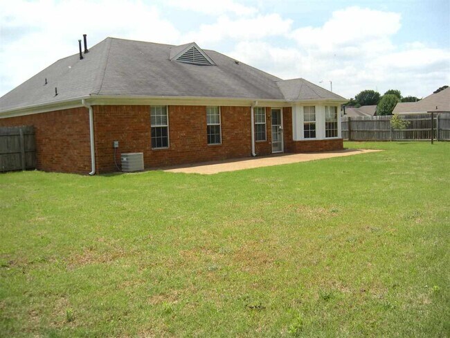 Foto del edificio - 6706 Whitten Grove Cove