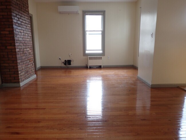 Building Photo - 40 Ashford St