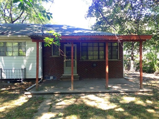 Building Photo - 20466 Woodcrest St