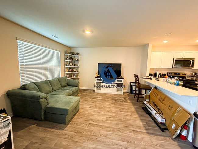 Foto del edificio - 119 Seymour Vlg Dr