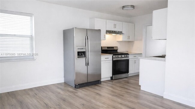 Foto del edificio - 2135 Bay Dr