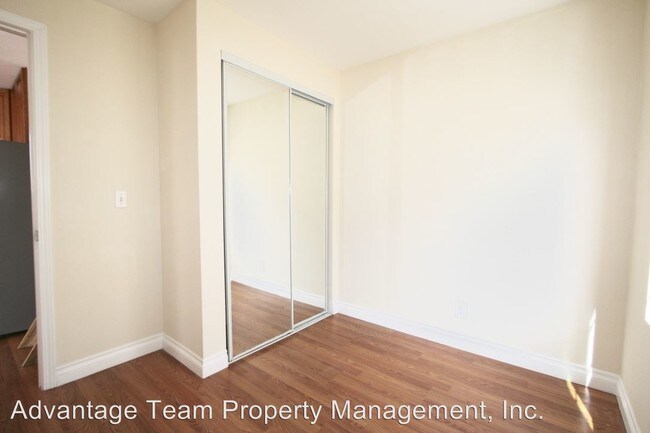 Building Photo - 830 1/2 W Mission Bay Dr