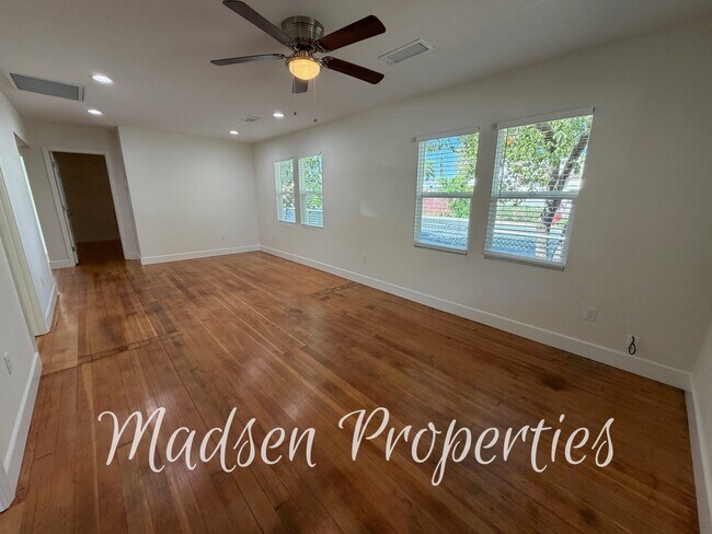 Foto del edificio - 2718 Brown Ave
