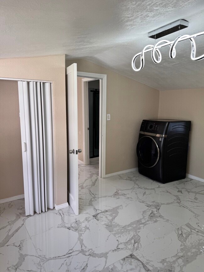 Foto del edificio - 1506 Orange Blossom Ave