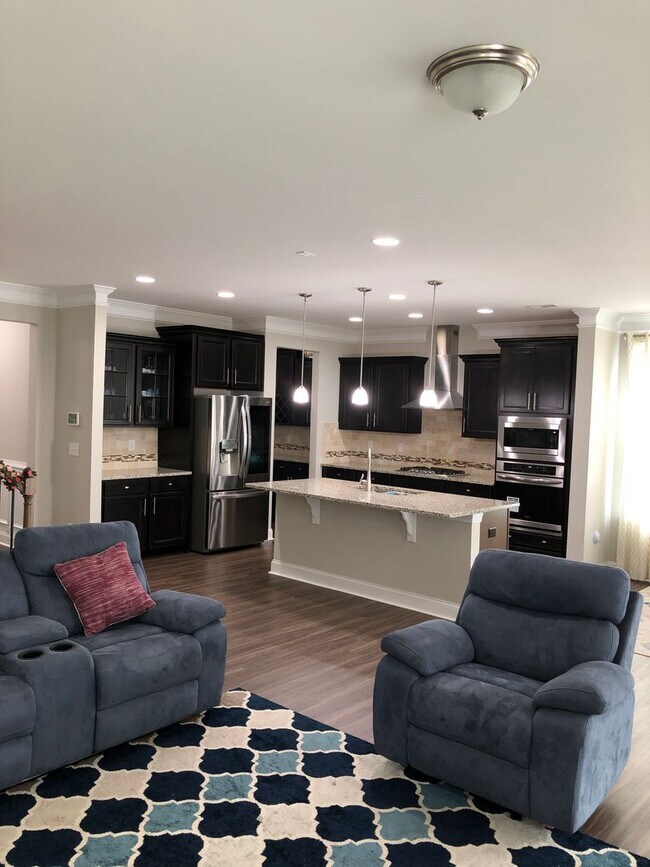 Foto del edificio - Lake Front Community 4 bed, 3 bath