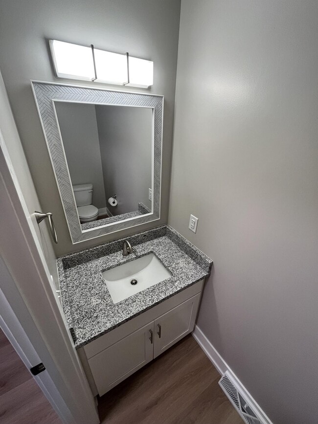 Building Photo - 8002 Green Meadow Ct