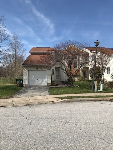 Primary Photo - 302 Chickory Way