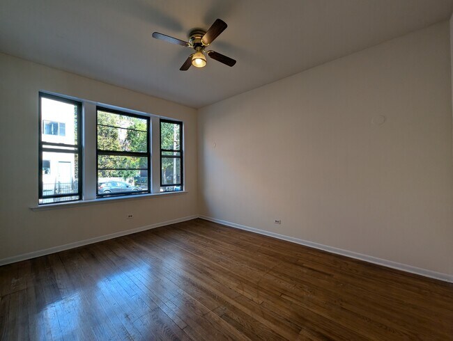 Foto del edificio - 3147 W Medill Ave