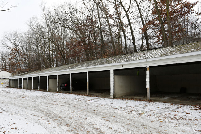 Parking Area - Hillcrest Apartments