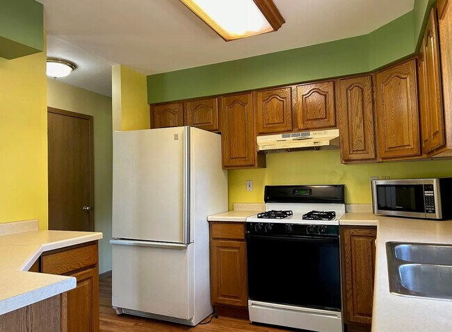 Building Photo - 600 Rountree Ave