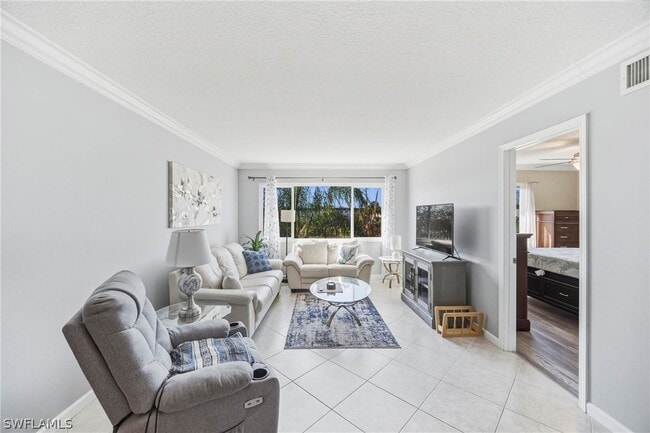 Building Photo - 1010 Manatee Rd