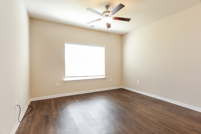 Building Photo - 6310 Rainbow Row