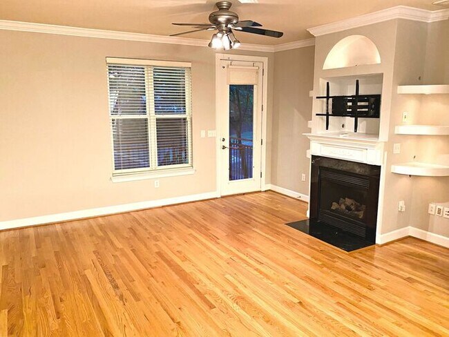Foto del edificio - Hot 2 bed 2.5 bath townhome  in Uptown Charlotte!