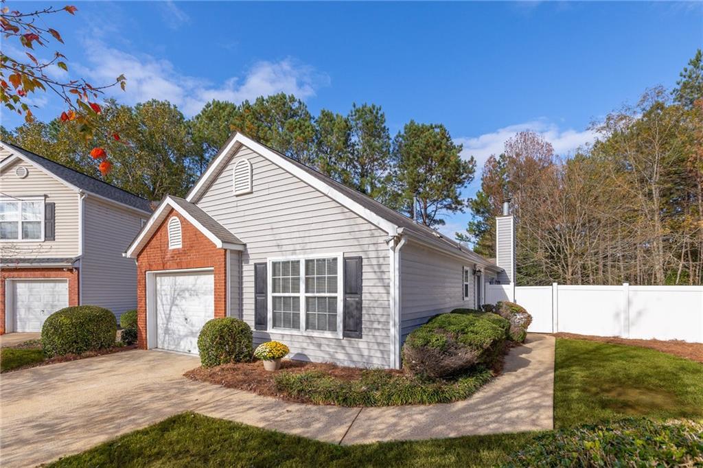 Primary Photo - 211 Daventry Way