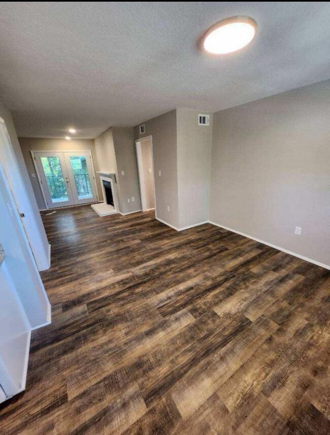 Building Photo - 1100 Skyland Dr
