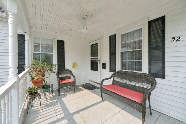 Foto del edificio - 52 Connetquot Rd