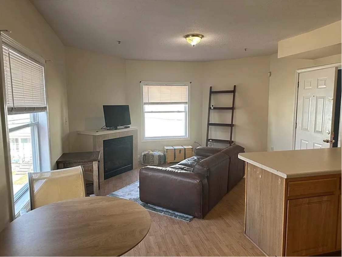 Comfortable 1BR Condo with Assigned Parking at $1200 in Ware, MA - Comfortable 1BR Condo with Assigned Parking at $1200 in Ware, MA