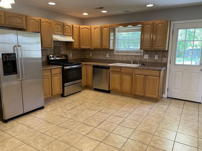 Foto del edificio - 2837 Valley View Dr NE
