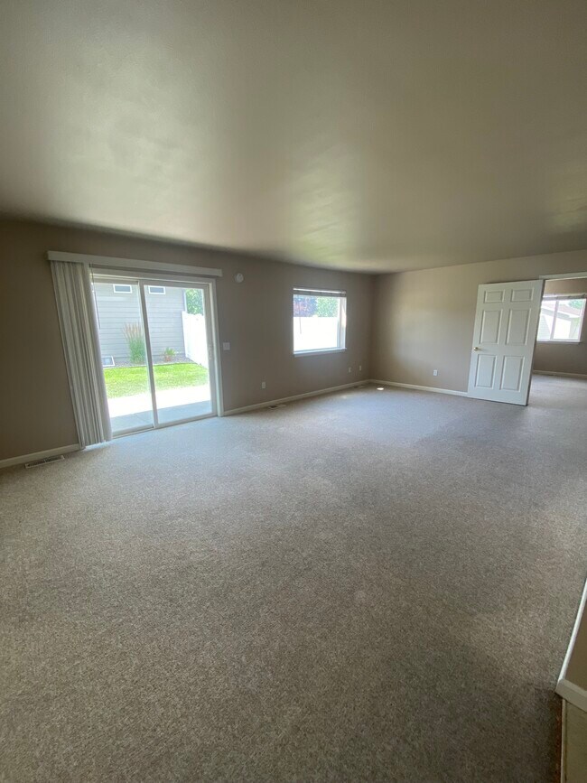Building Photo - 701 Pebble Beach Rd