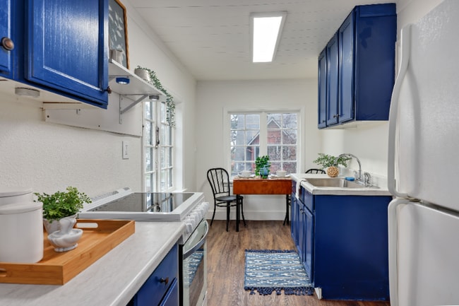 Building Photo - 717 Franklin St