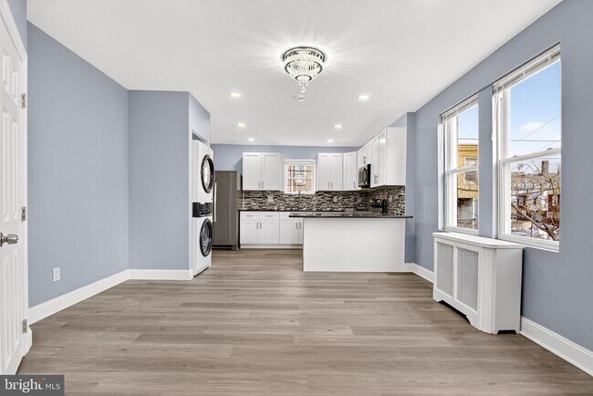 Building Photo - 167 W Albanus St