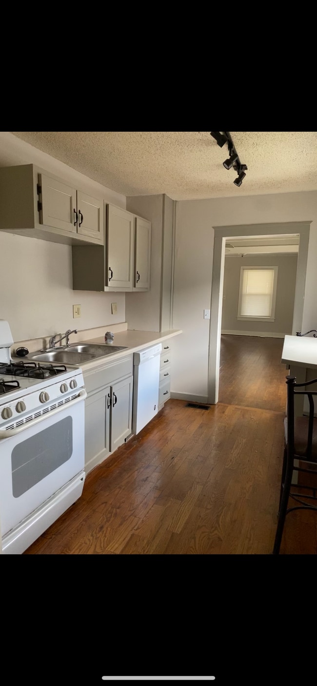 Kitchen - 2517 Essex St