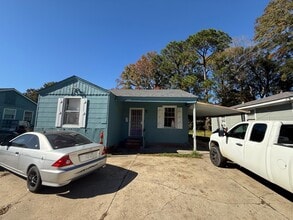 Building Photo - 3991 N Foster Dr