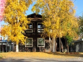 Building Photo - 810 Smythe St